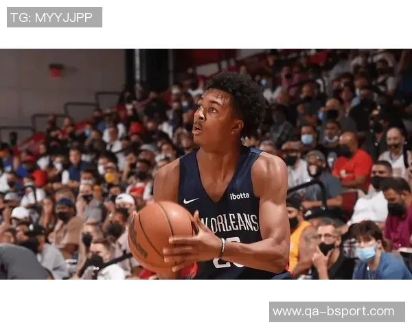 特雷墨菲半场表现抢眼11投6中斩获15分1篮板3抢断展现实力 特雷墨菲半场表现抢眼11投6中斩获15分1篮板3抢断展现实力