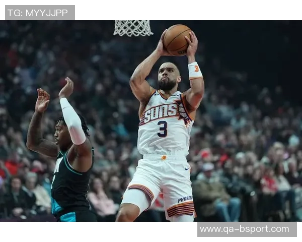 狄龙首节表现抢眼8投4中贡献全队最高9分并遭遇2次犯规困扰 狄龙首节表现抢眼8投4中贡献全队最高9分并遭遇2次犯规困扰